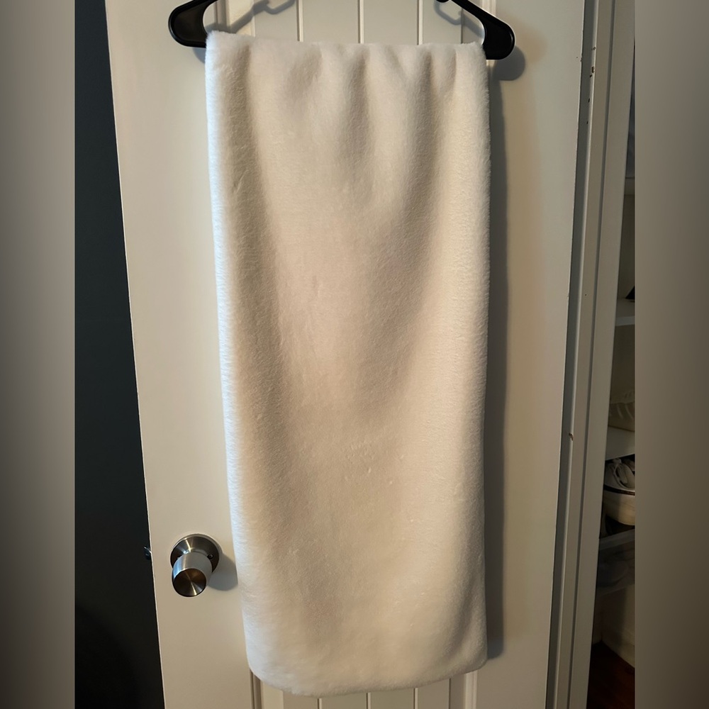 Faux fur Women's Shawl - white